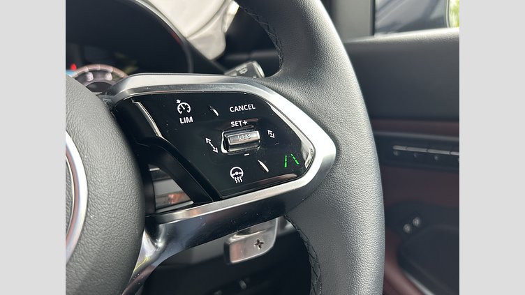 2024 認定中古車 Jaguar E-Pace Santorini Black 2.0L　P250 R-DynamicSE