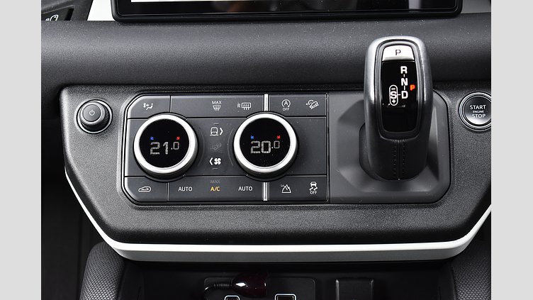 2020 認定中古車 Land Rover Defender 110 Fuji White D300 4WD 110X DYNAMIC SE D300 4WD