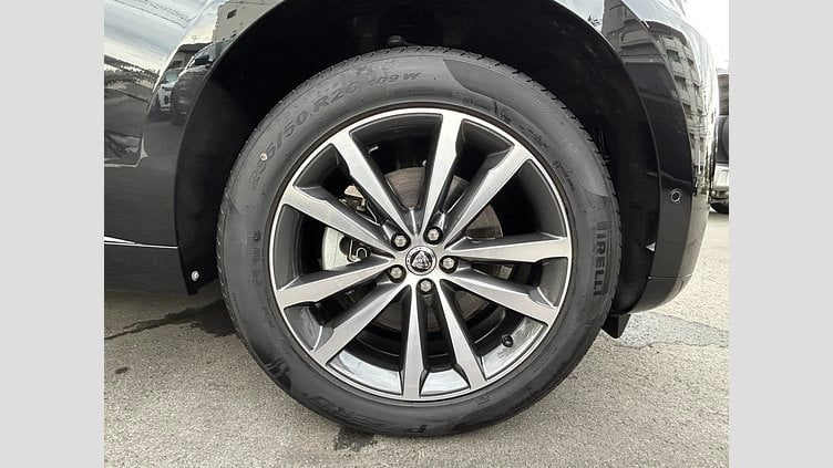 2024 認定中古車 Jaguar F-Pace Santorini Black 2.0L 204D R-DynamicSE