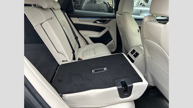 2024 認定中古車 Jaguar F-Pace Santorini Black 2.0L 204D R-DynamicSE