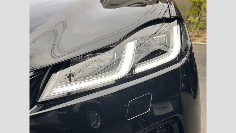 2024 認定中古車 Jaguar F-Pace Santorini Black 2.0L 204D R-DynamicSE