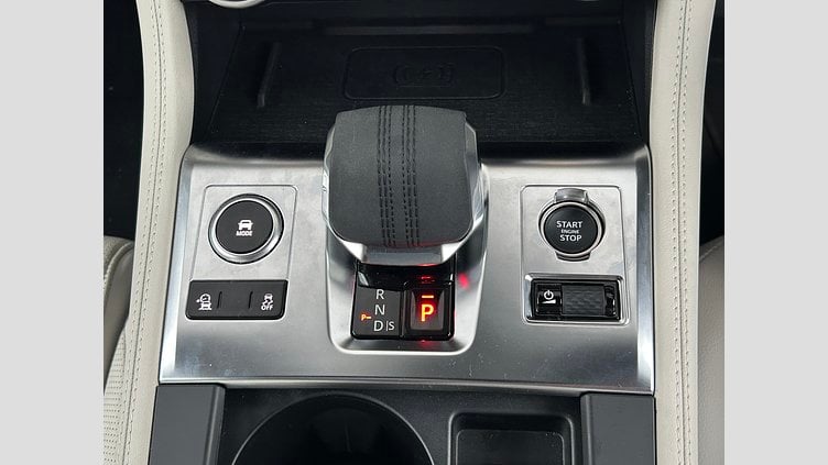2024 認定中古車 Jaguar F-Pace Santorini Black 2.0L 204D R-DynamicSE