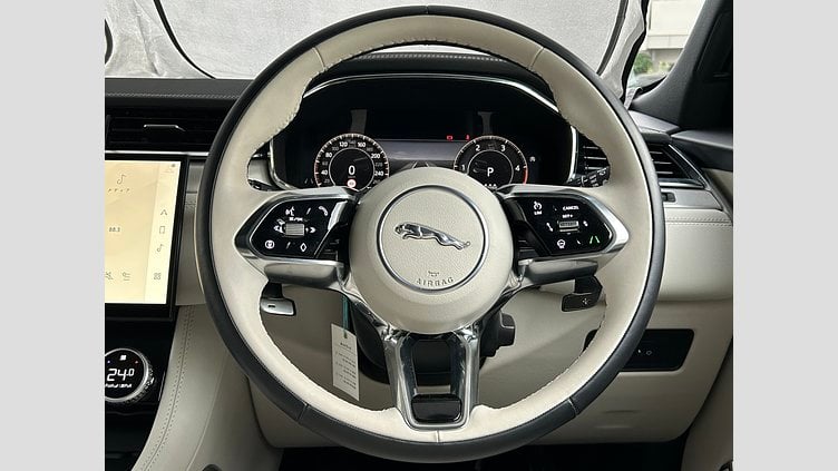2024 認定中古車 Jaguar F-Pace Santorini Black 2.0L 204D R-DynamicSE
