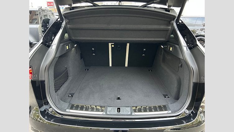 2024 認定中古車 Jaguar F-Pace Santorini Black 2.0L 204D R-DynamicSE