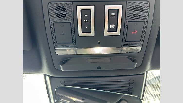 2024 認定中古車 Jaguar F-Pace Santorini Black 2.0L 204D R-DynamicSE