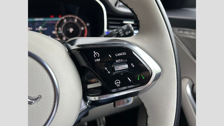 2024 認定中古車 Jaguar F-Pace Santorini Black 2.0L 204D R-DynamicSE