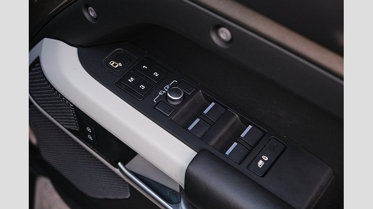 2022 Approved Land Rover Defender 110 Silicon Silver 110 P400 HSE