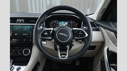 F-Pace 10