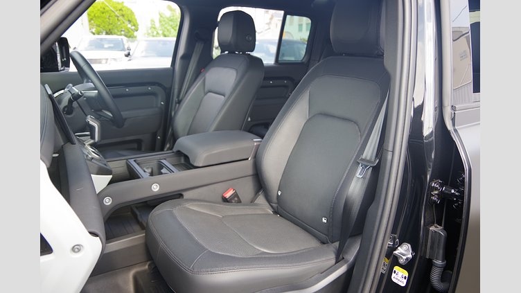 2023 認定中古車 Land Rover Defender 110 Santorini Black 3.0D　AWD
　 X-Dynamic　SE