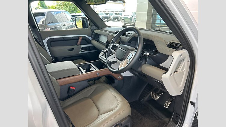 2022 認定中古車 Land Rover Defender 110 Yulong White D300 AWD S