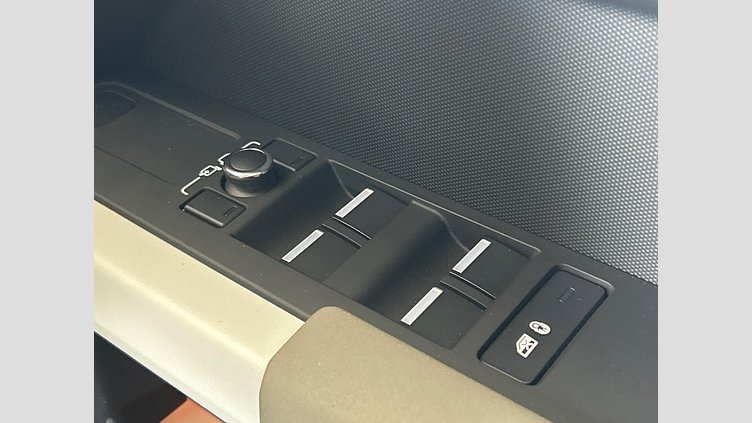 2022 認定中古車 Land Rover Defender 110 Yulong White D300 AWD S