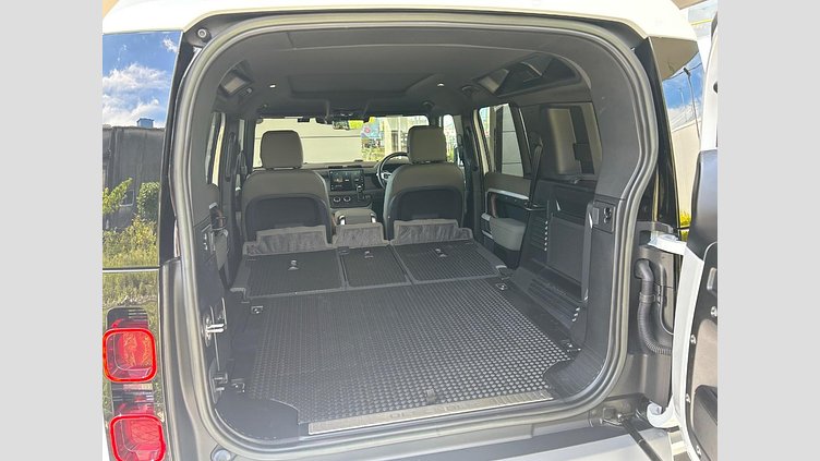 2022 認定中古車 Land Rover Defender 110 Yulong White D300 AWD S