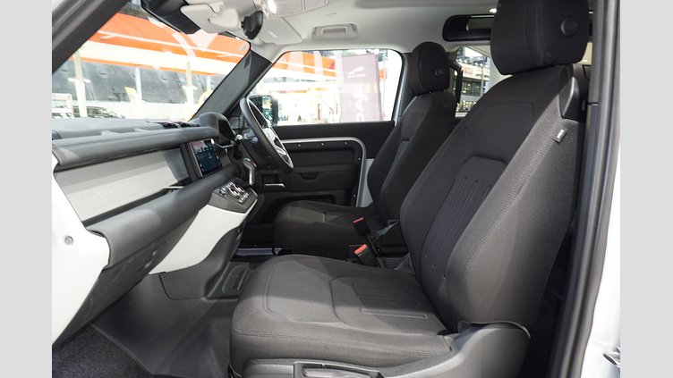 2021 認定中古車 Land Rover Defender 90 ハクバシルバー P300 AWD（AT） BASE