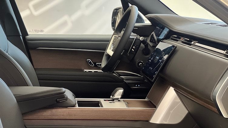 2025 新車 Land Rover Range Rover (1DM) Batumi Gold 巴統金 P400 汽油 (輕油電混合) 標準軸距 SE