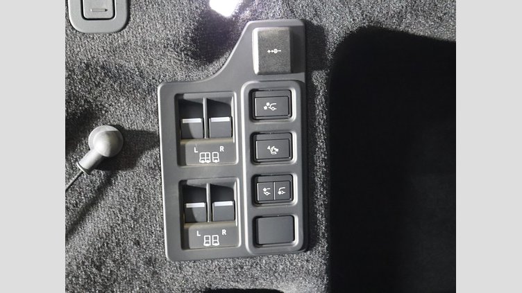 2025 認定中古車 Land Rover Discovery Sport Carpathian Grey AWD D350 METROPOLITAN EDITION