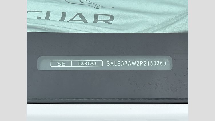 2023 認定中古車 Land Rover Defender 110 Fuji White 3.0L 300D DynamicSE