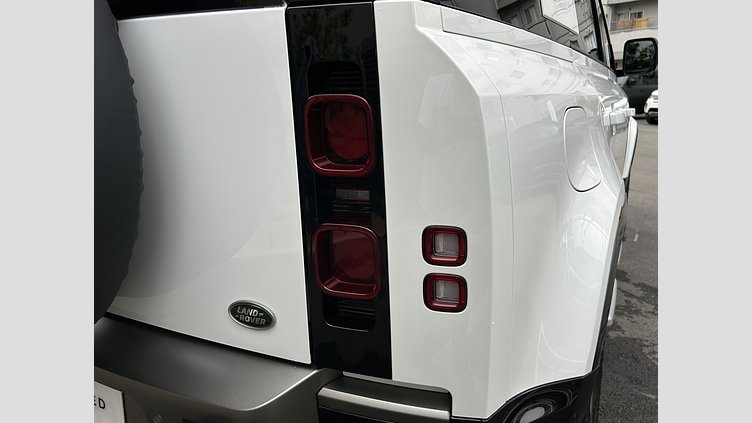2023 認定中古車 Land Rover Defender 110 Fuji White 3.0L 300D DynamicSE