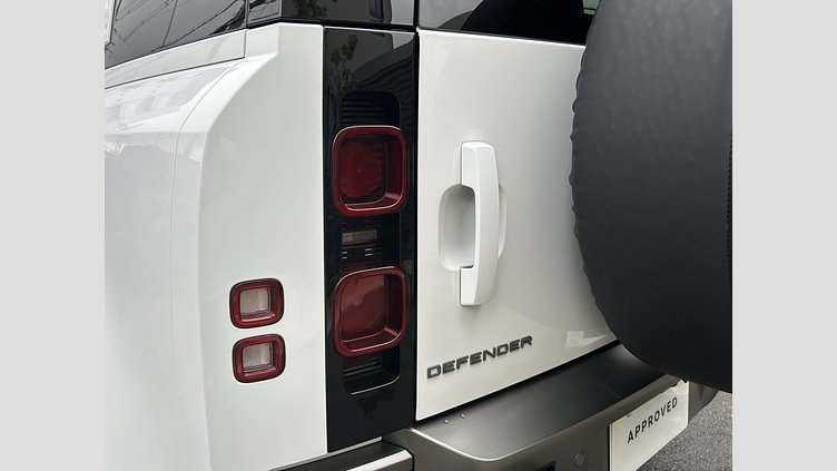 2023 認定中古車 Land Rover Defender 110 Fuji White 3.0L 300D DynamicSE