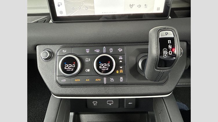 2023 認定中古車 Land Rover Defender 110 Fuji White 3.0L 300D DynamicSE