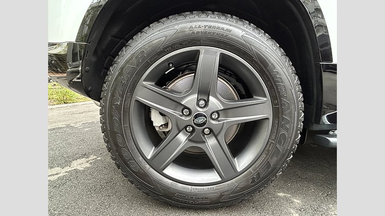 2023 認定中古車 Land Rover Defender 110 Fuji White 3.0L 300D DynamicSE