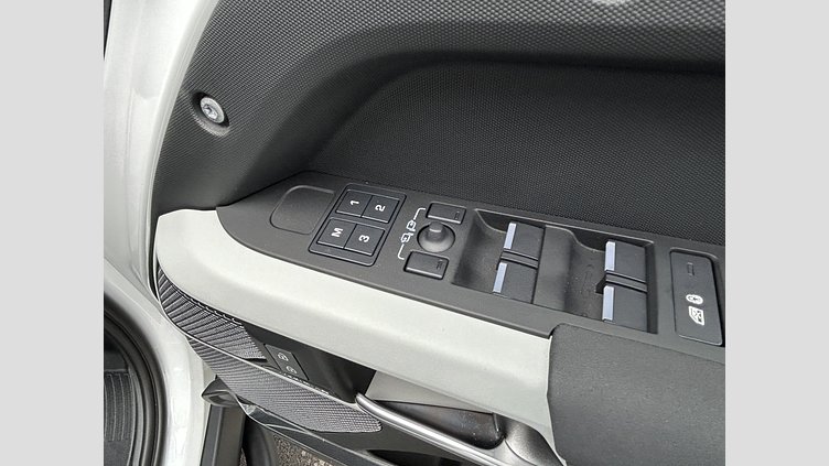 2023 認定中古車 Land Rover Defender 110 Fuji White 3.0L 300D DynamicSE