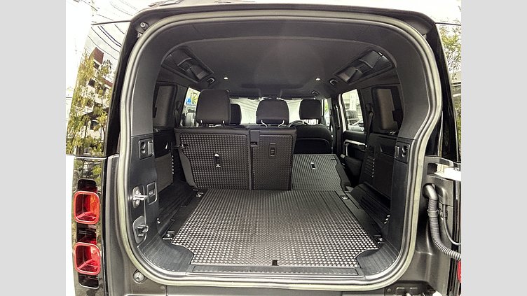 2023 認定中古車 Land Rover Defender 110 Fuji White 3.0L 300D DynamicSE