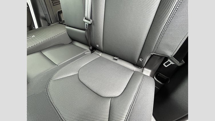 2023 認定中古車 Land Rover Defender 110 Fuji White 3.0L 300D DynamicSE