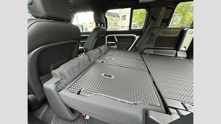 2023 認定中古車 Land Rover Defender 110 Fuji White 3.0L 300D DynamicSE