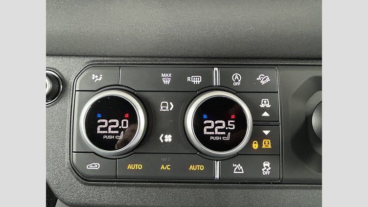 2023 認定中古車 Land Rover Defender 110 Fuji White 3.0L 300D DynamicSE