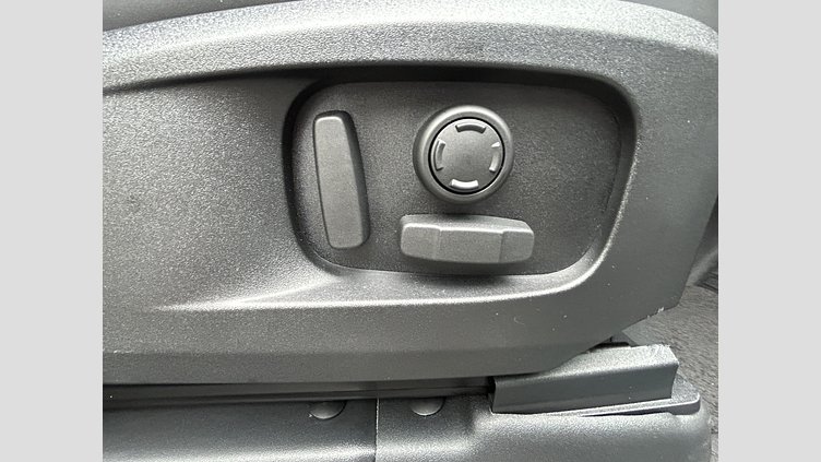 2023 認定中古車 Land Rover Defender 110 Fuji White 3.0L 300D DynamicSE