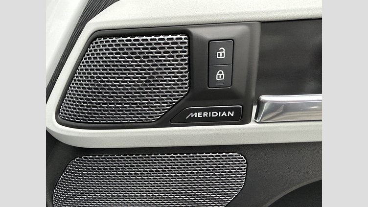 2023 認定中古車 Land Rover Defender 110 Fuji White 3.0L 300D DynamicSE