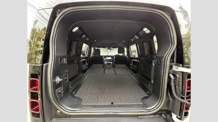 2023 認定中古車 Land Rover Defender 110 Fuji White 3.0L 300D DynamicSE