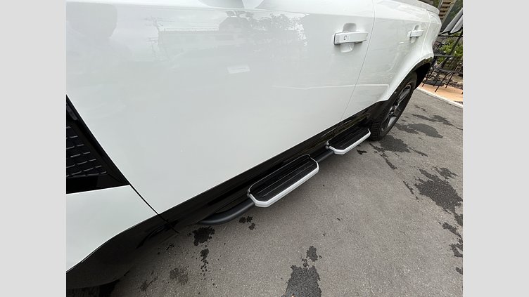 2023 認定中古車 Land Rover Defender 110 Fuji White 3.0L 300D DynamicSE