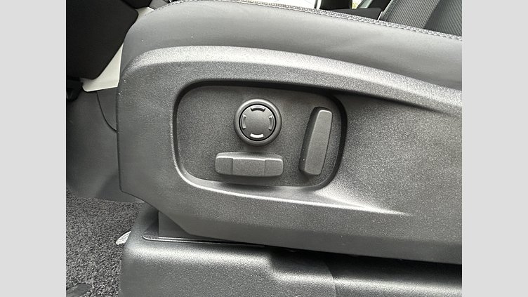 2023 認定中古車 Land Rover Defender 110 Fuji White 3.0L 300D DynamicSE