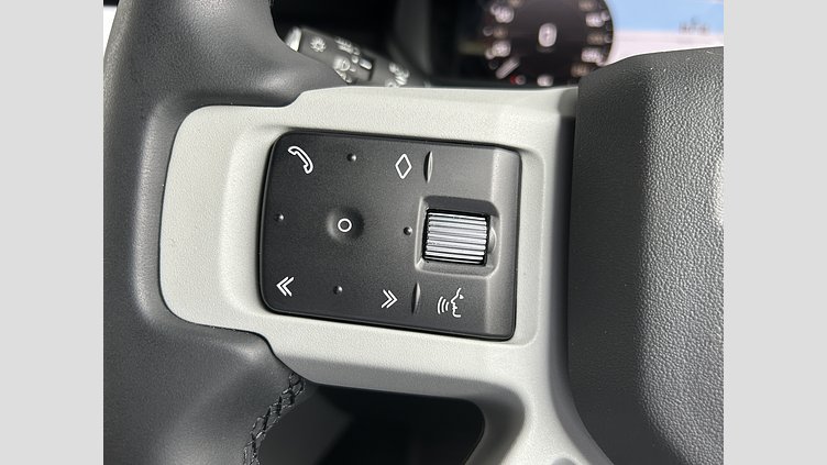 2023 認定中古車 Land Rover Defender 110 Fuji White 3.0L 300D DynamicSE