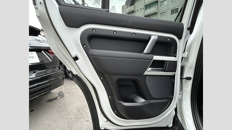 2023 認定中古車 Land Rover Defender 110 Fuji White 3.0L 300D DynamicSE