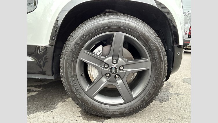 2023 認定中古車 Land Rover Defender 110 Fuji White 3.0L 300D DynamicSE