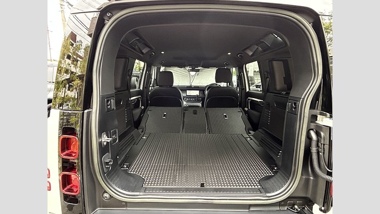 2023 認定中古車 Land Rover Defender 110 Fuji White 3.0L 300D DynamicSE