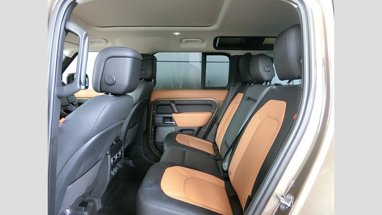 2023 認定中古車 Land Rover Defender 110 Gondwana Stone D300 ツインターボエンジン X-DYNAMIC HSE