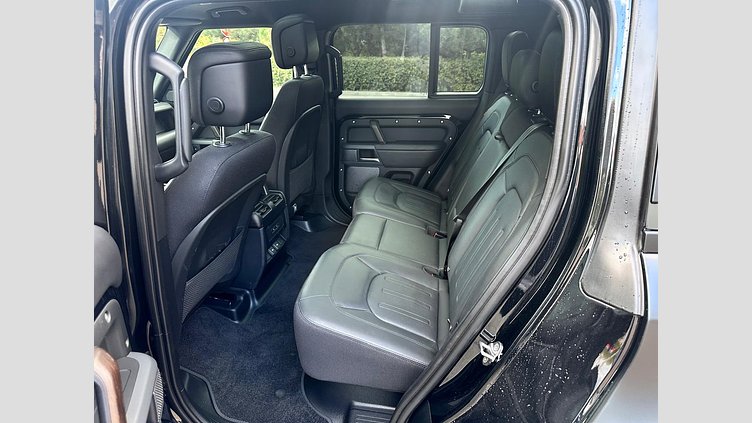 2023 Вживаний Land Rover Defender 110 Santorini Black  - Metallic Автомобіль купувався та обслуговувався у офіційного дилера. Повна комплектація X, авто у матовій захисної плівці, додатково встановленні розширення арок, підніжки. Гарантія на авто до 22.12.2028 року. X