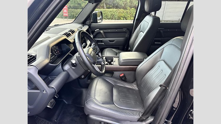 2023 Вживаний Land Rover Defender 110 Santorini Black  - Metallic Автомобіль купувався та обслуговувався у офіційного дилера. Повна комплектація X, авто у матовій захисної плівці, додатково встановленні розширення арок, підніжки. Гарантія на авто до 22.12.2028 року. X
