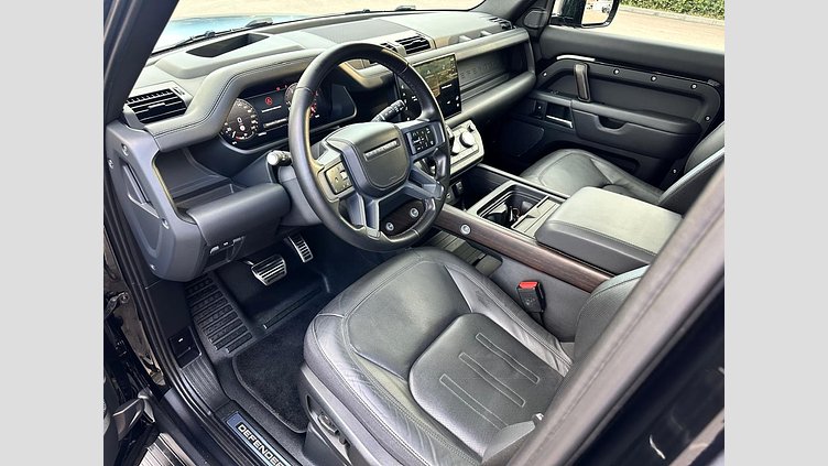 2023 Вживаний Land Rover Defender 110 Santorini Black  - Metallic Автомобіль купувався та обслуговувався у офіційного дилера. Повна комплектація X, авто у матовій захисної плівці, додатково встановленні розширення арок, підніжки. Гарантія на авто до 22.12.2028 року. X