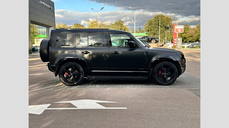 2023 Вживаний Land Rover Defender 110 Santorini Black  - Metallic Автомобіль купувався та обслуговувався у офіційного дилера. Повна комплектація X, авто у матовій захисної плівці, додатково встановленні розширення арок, підніжки. Гарантія на авто до 22.12.2028 року. X