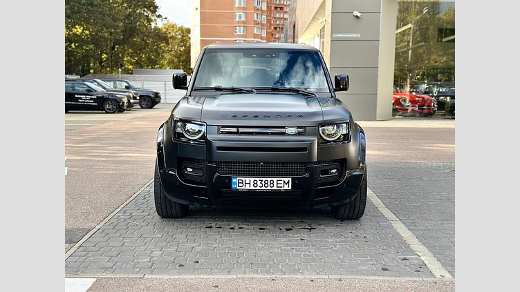 2023 Вживаний Land Rover Defender 110 Santorini Black  - Metallic Автомобіль купувався та обслуговувався у офіційного дилера. Повна комплектація X, авто у матовій захисної плівці, додатково встановленні розширення арок, підніжки. Гарантія на авто до 22.12.2028 року. X