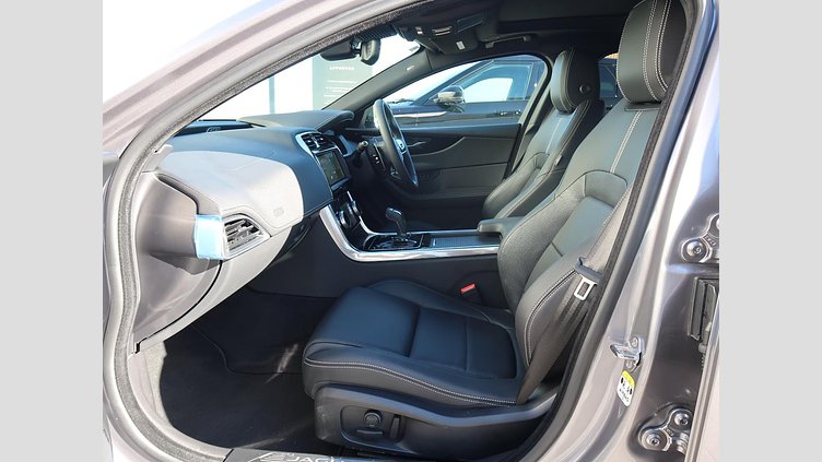 2024 認定中古車 Jaguar XE Eiger Grey Ｐ２５０ ＸＥ Ｒ－ダイナミックＳＥ