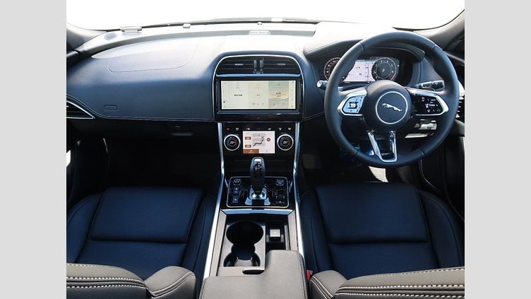 2024 認定中古車 Jaguar XE Eiger Grey Ｐ２５０ ＸＥ Ｒ－ダイナミックＳＥ