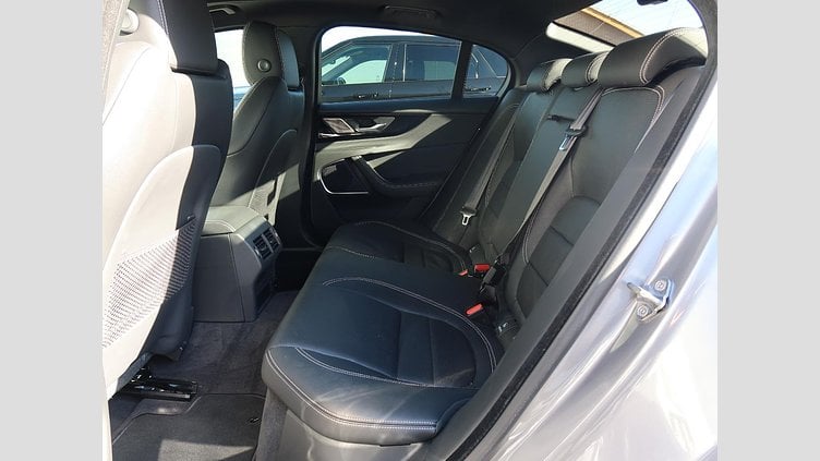 2024 認定中古車 Jaguar XE Eiger Grey Ｐ２５０ ＸＥ Ｒ－ダイナミックＳＥ