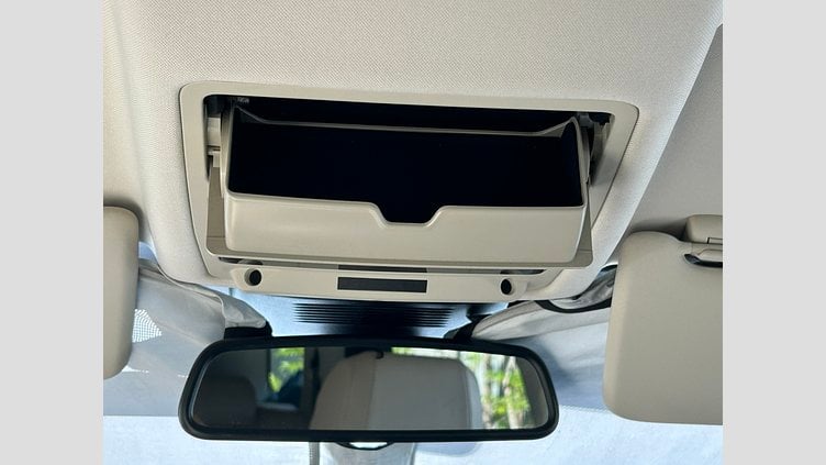 2018 認定中古車 Land Rover Discovery Sport Fuji White 2.0Lディーゼル　180PS HSE