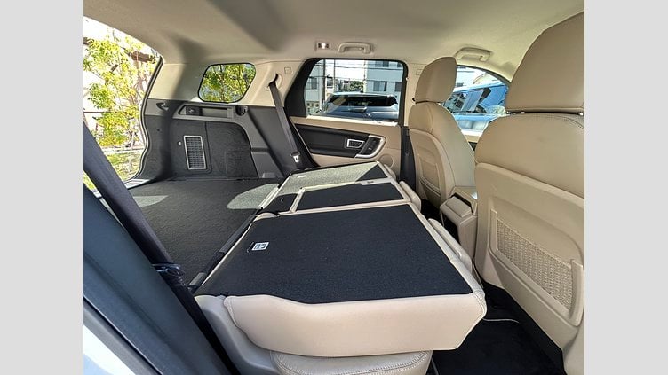 2018 認定中古車 Land Rover Discovery Sport Fuji White 2.0Lディーゼル　180PS HSE