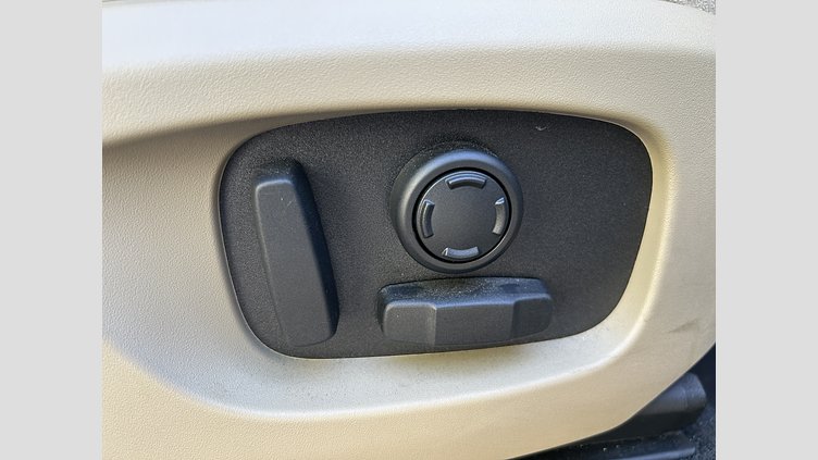 2018 認定中古車 Land Rover Discovery Sport Fuji White 2.0Lディーゼル　180PS HSE